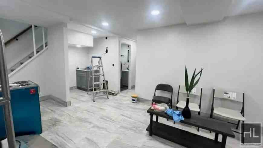 752 Lincoln Ave - Photo 4 of 10