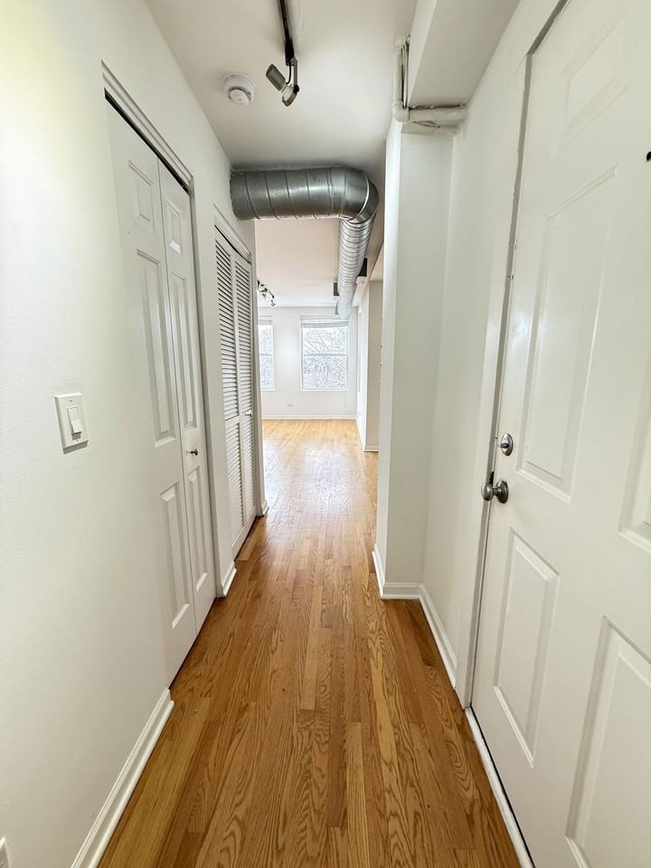 W Leland Ave #C1 - Photo 3 of 8