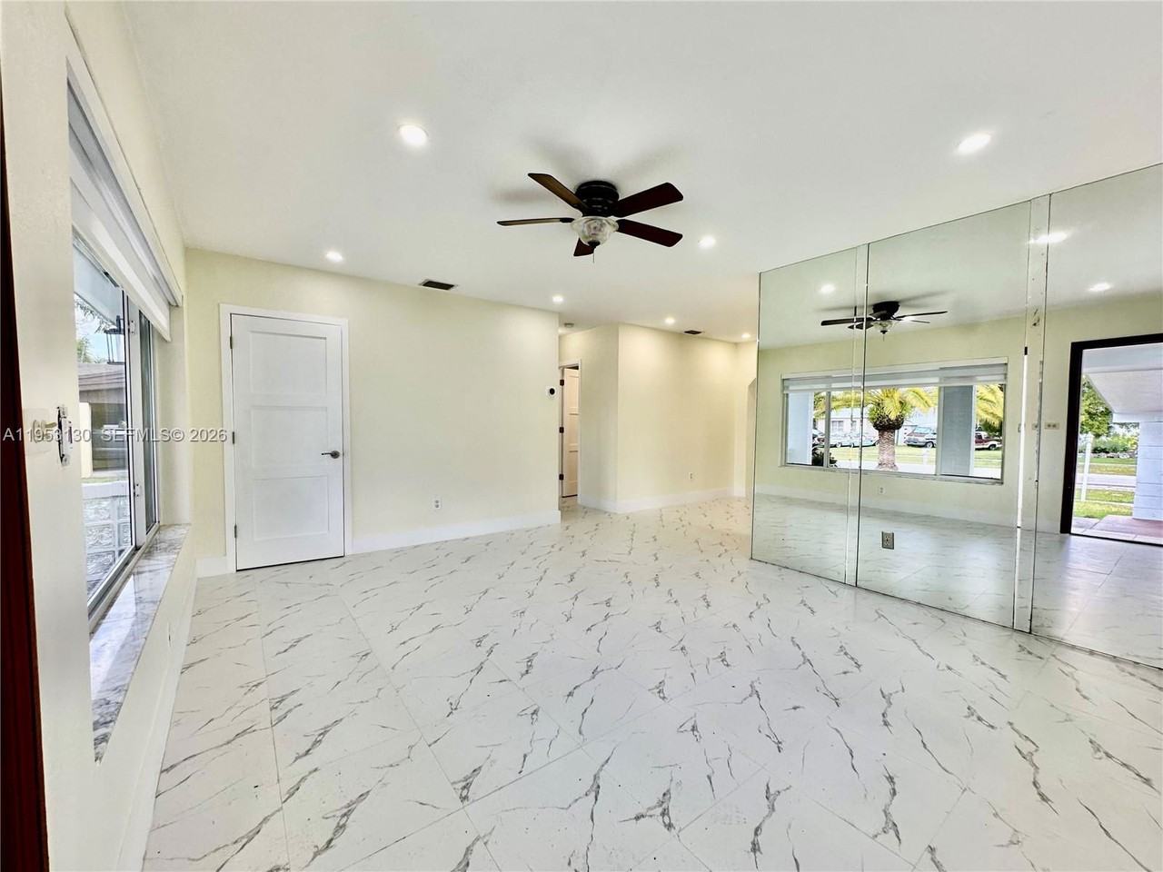 E Hibiscus St - Photo 3 of 8