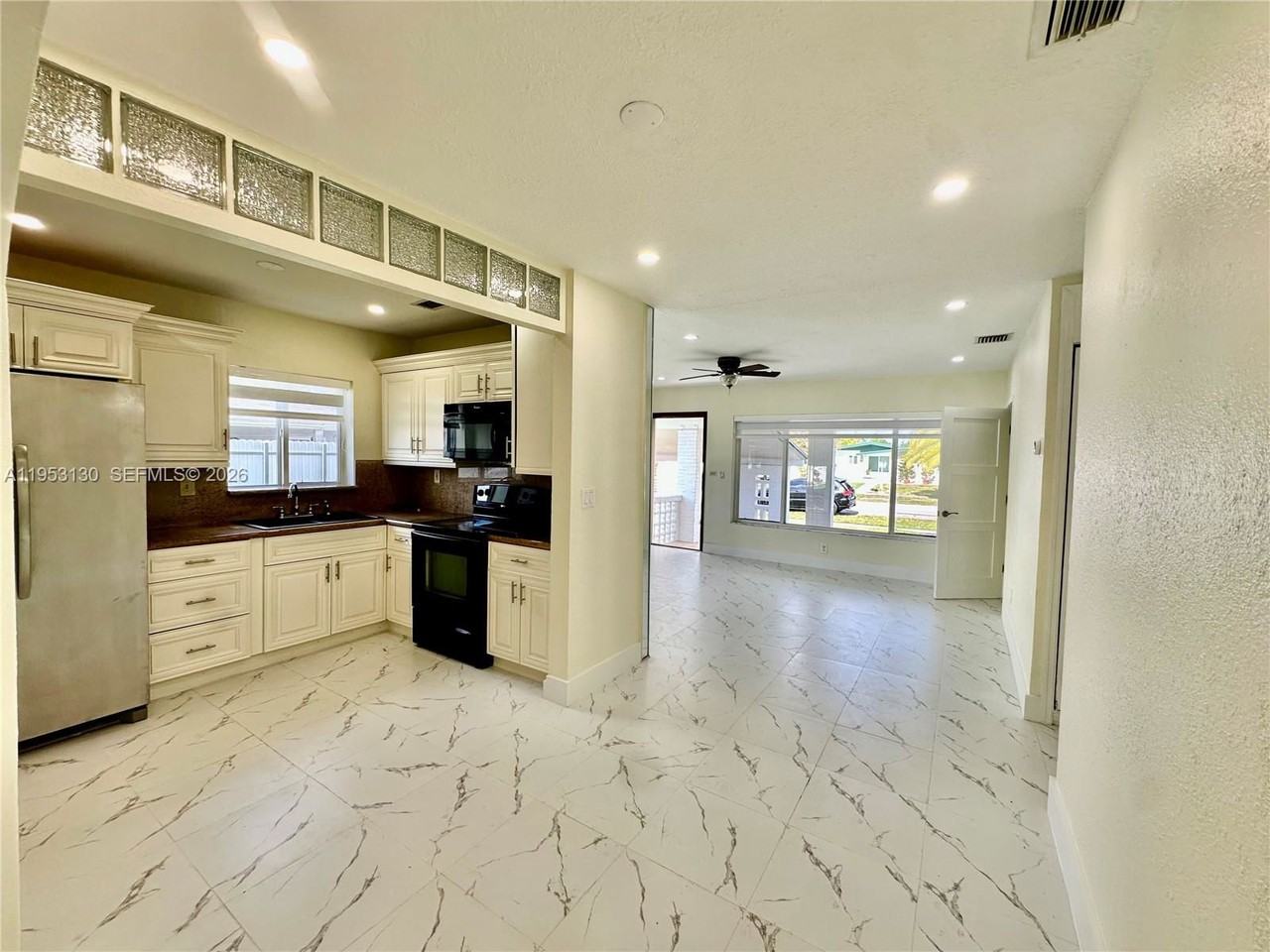 E Hibiscus St - Photo 5 of 8