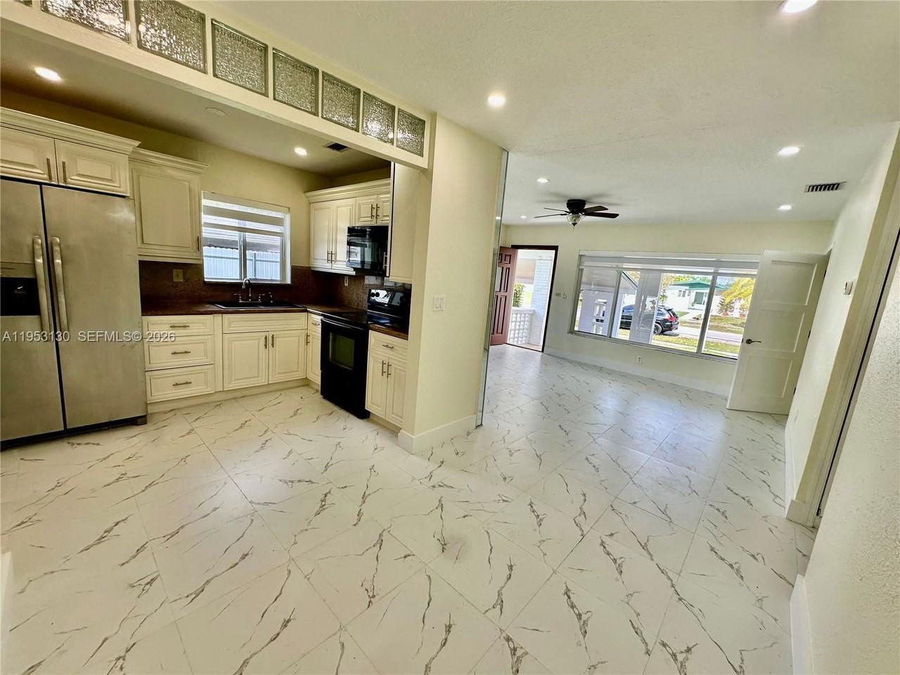 E Hibiscus St - Photo 6 of 8