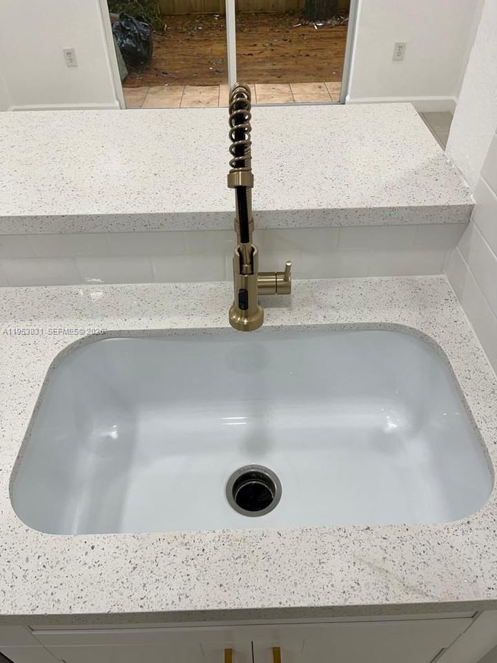 Se 28th Ave - Photo 4 of 8