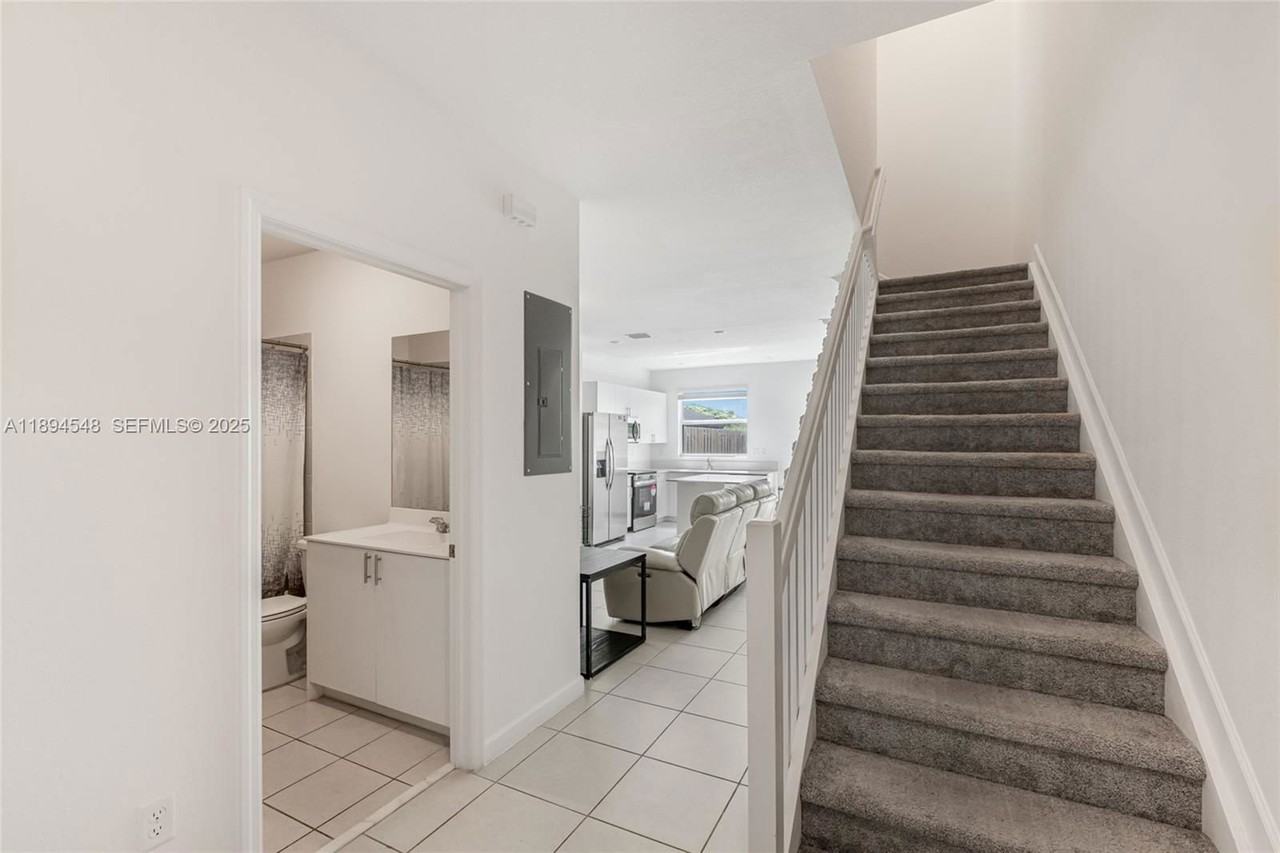 Sw 163rd Ct - Photo 3 of 8