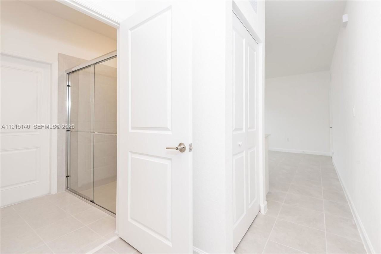 Nw 8th Ct - Photo 3 of 8