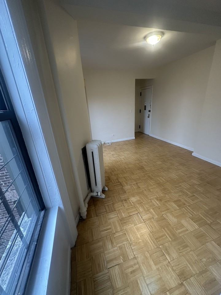 W 187th St - Photo 3 of 8