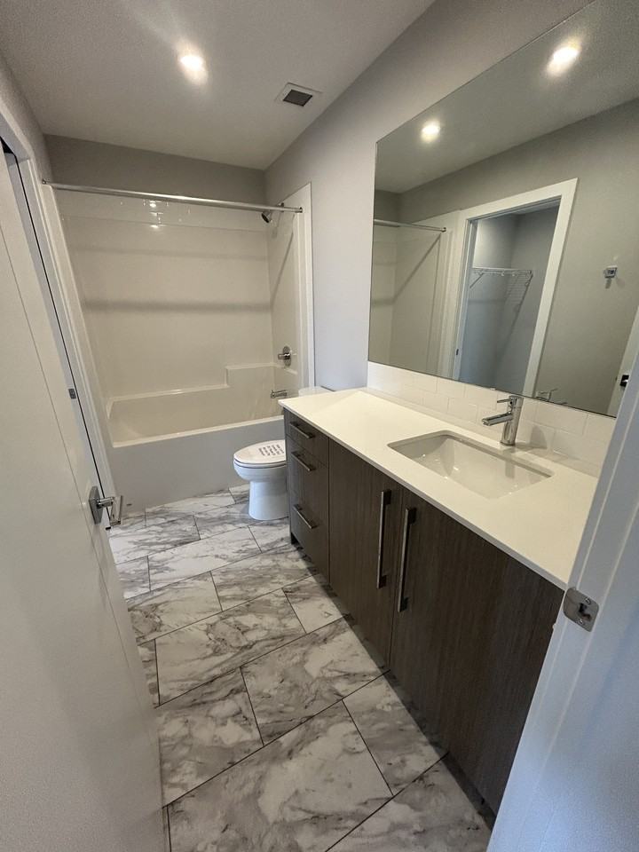 60 Skyview Parade Ne #1 - Photo 5 of 11