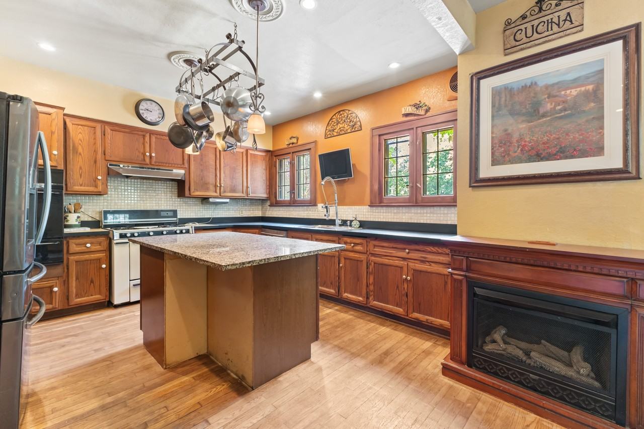 2260 5th Ave #1 - Photo 3 of 36