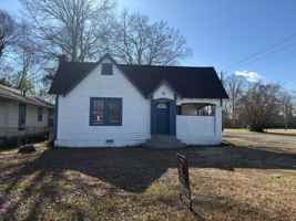 featured image of 201 Elmwood Ave #1