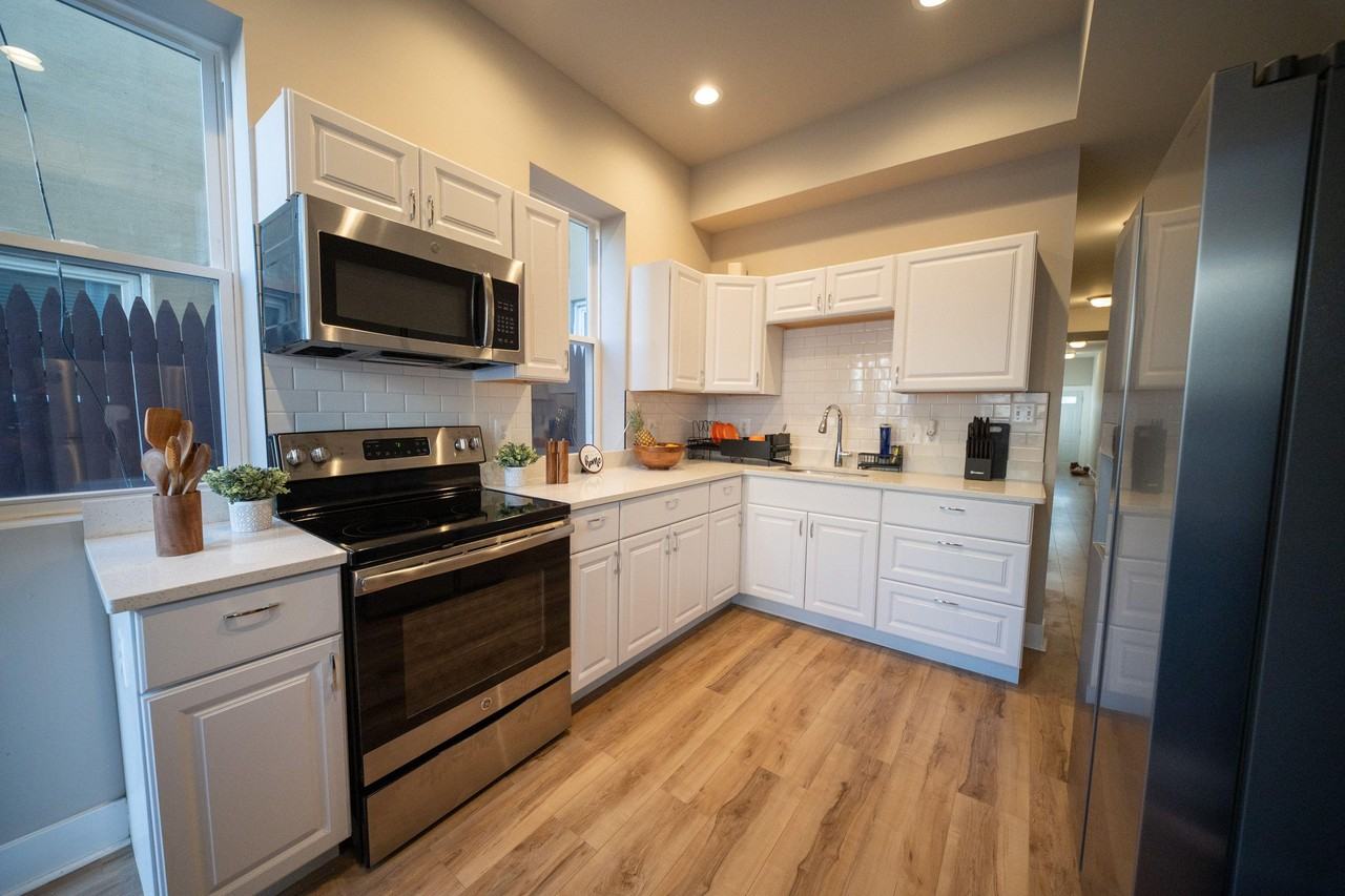 E Biddle St - Photo 2 of 18