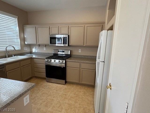 2615 Spruce Creek Dr - Photo 3 of 19