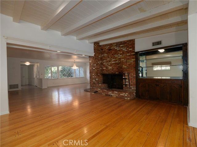 4539 Hayvenhurst Ave - Photo 3 of 8