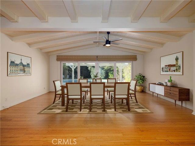 4539 Hayvenhurst Ave - Photo 6 of 8