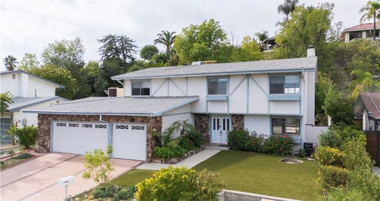 6035 Rod Ave - Photo 2 of 2