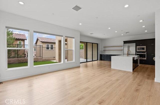 20800 Spruce Cir - Photo 4 of 8