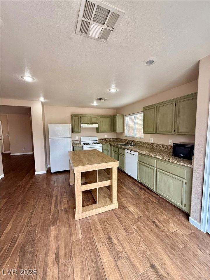 804 Sistine St - Photo 6 of 30