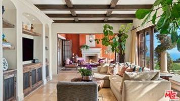 featured image of 6093 Murphy Way