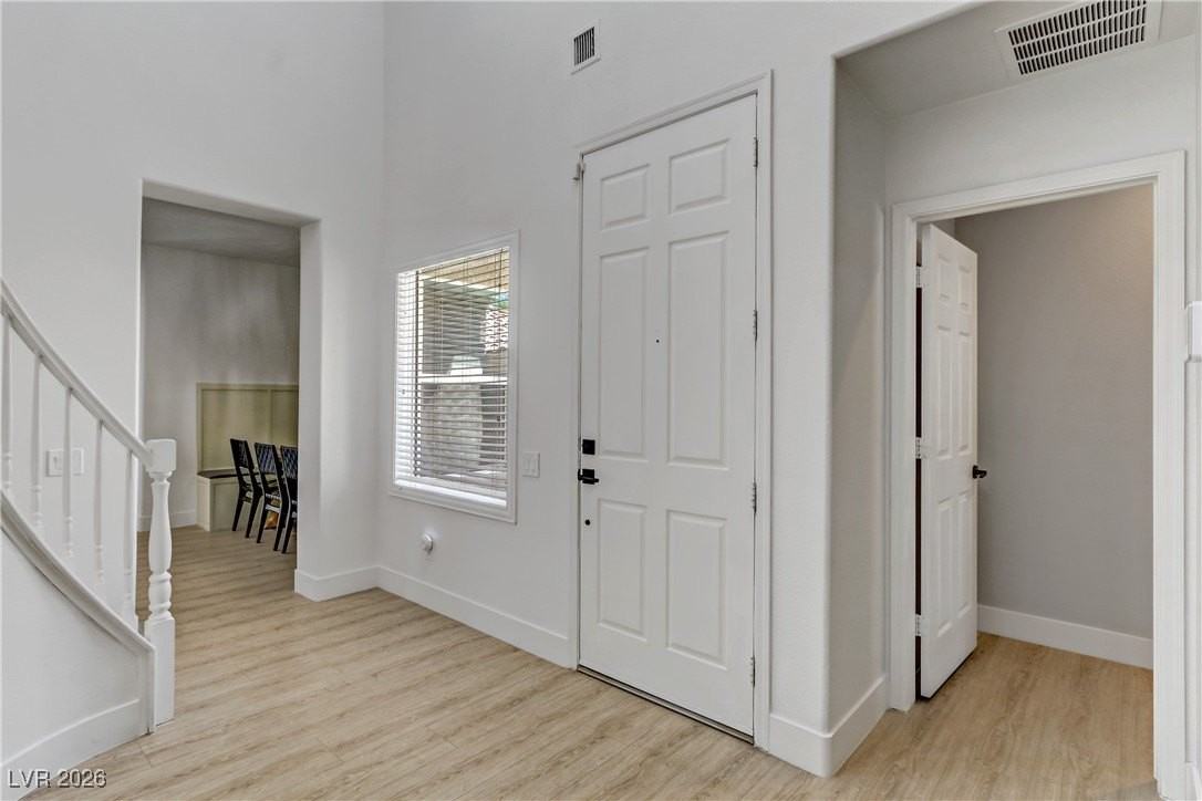 2835 Strathallan Ave - Photo 6 of 50