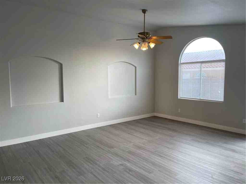 1425 Dragon Rock Dr - Photo 3 of 18