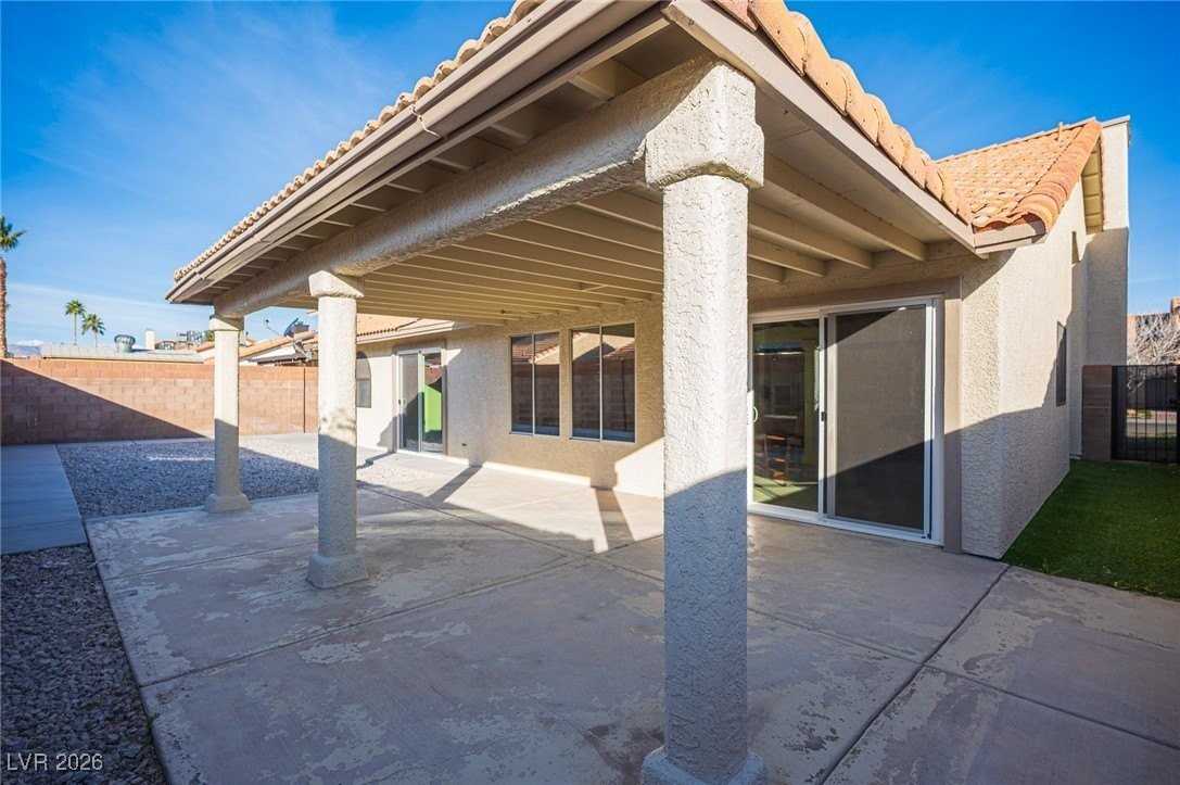 3801 Dauntless Dr - Photo 4 of 47