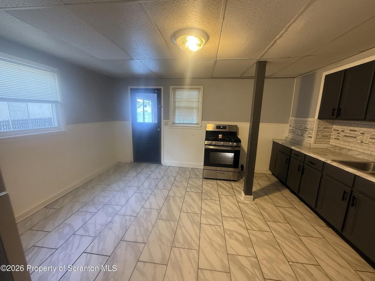 2032 Washburn St - Photo 2 of 7