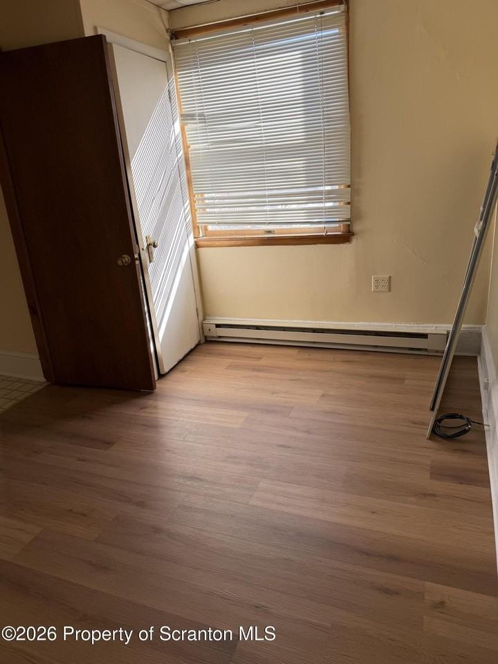 709 Main St 2nd Fl #2ndFLFRONT - Photo 7 of 12