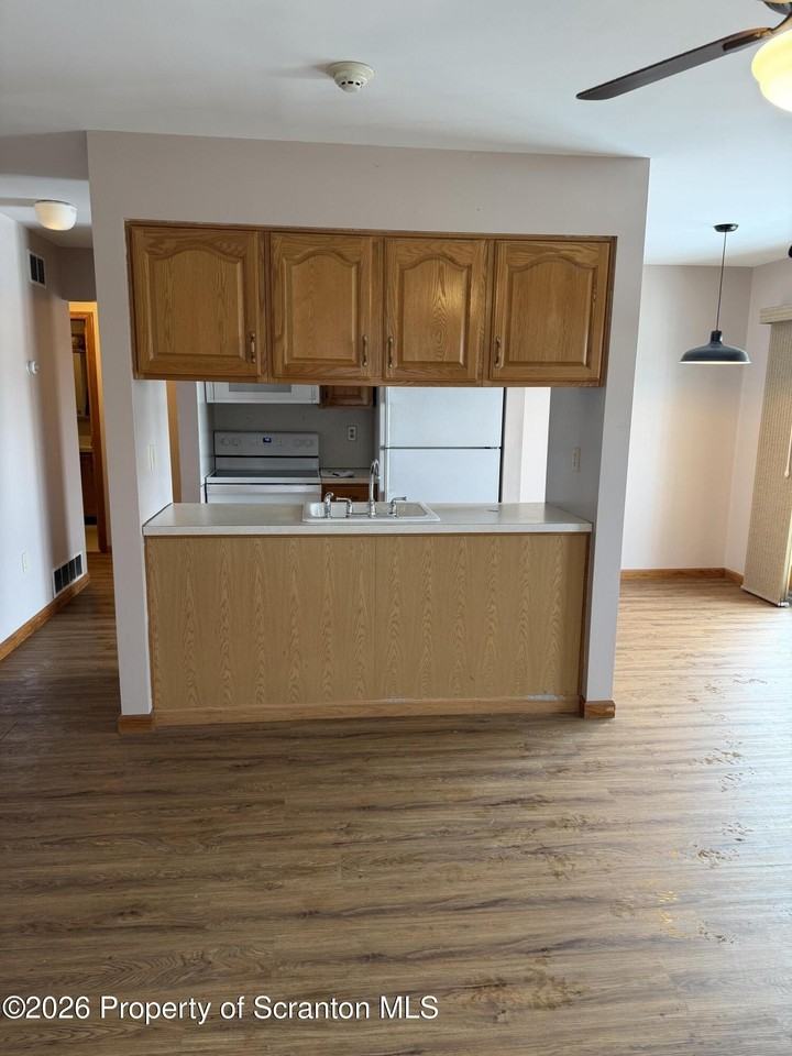 609 Main St Apt B #B - Photo 2 of 11