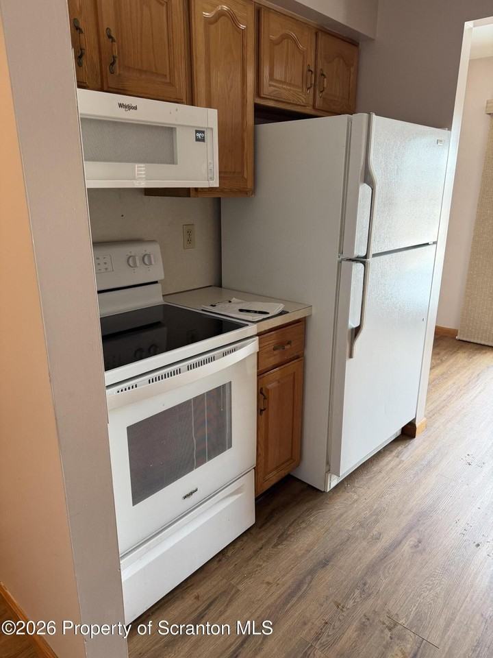 609 Main St Apt B #B - Photo 3 of 11