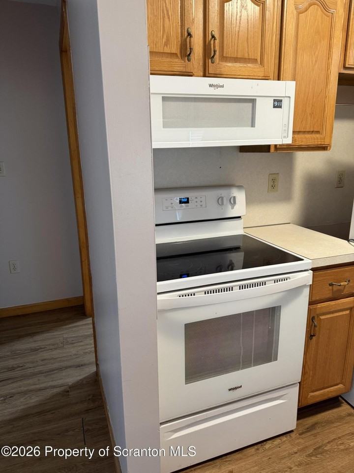 609 Main St Apt B #B - Photo 4 of 11