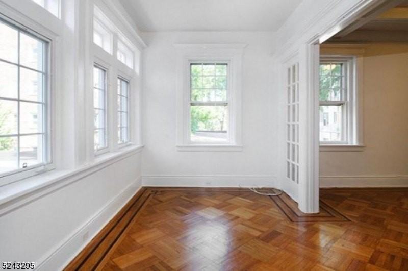 61 S Fullerton Ave - Photo 5 of 19