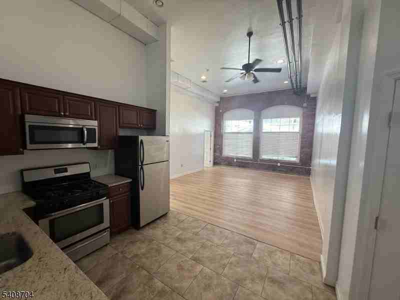 55 Westervelt Ave - Photo 4 of 18