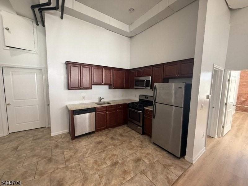 55 Westervelt Ave - Photo 5 of 18