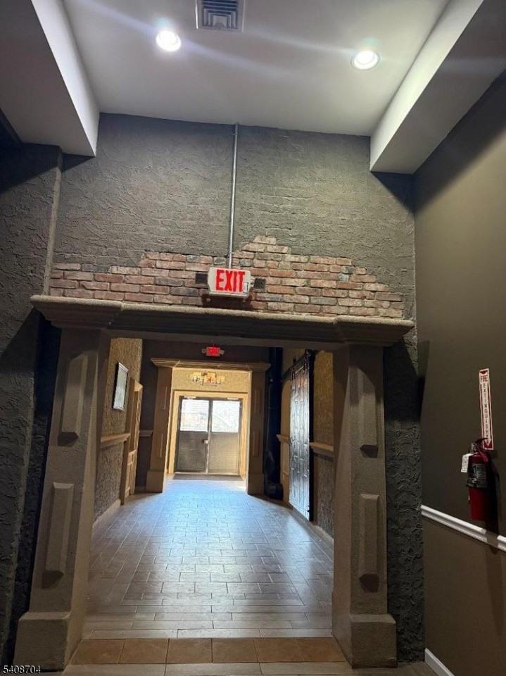 55 Westervelt Ave - Photo 6 of 18