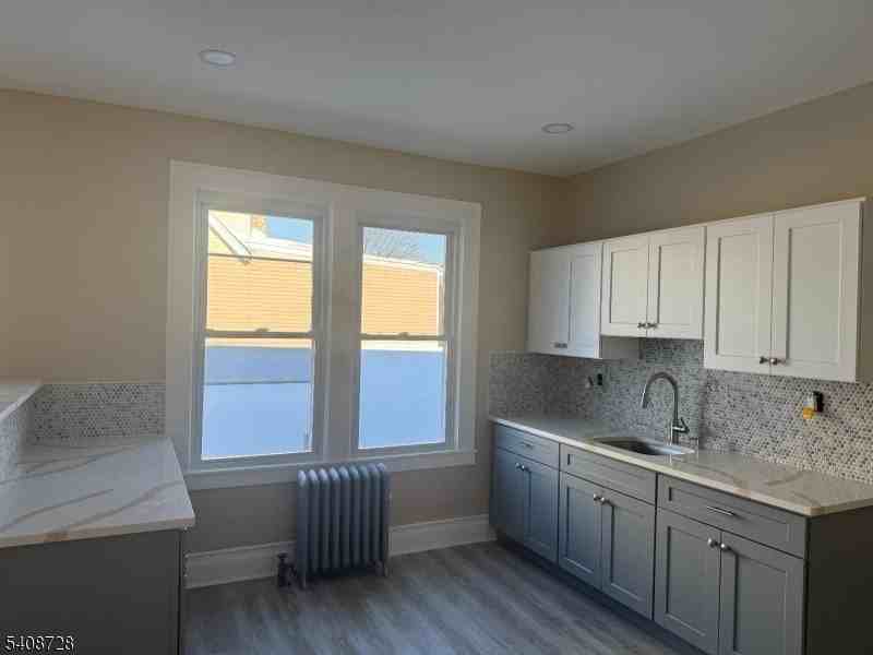 56 Smith St - Photo 2 of 6