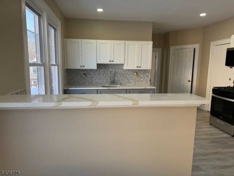 56 Smith St - Photo 4 of 6