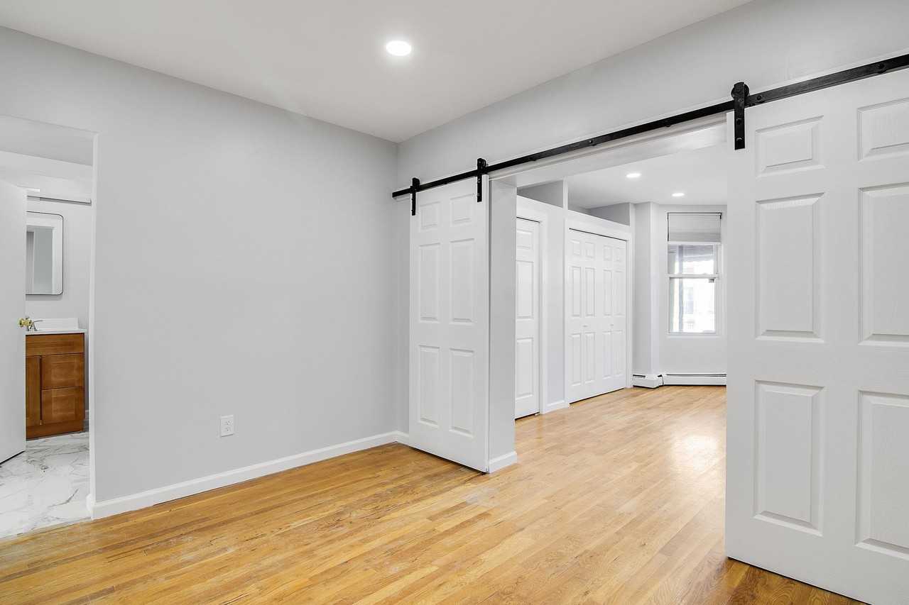 325 57th St #1 - Photo 4 of 7