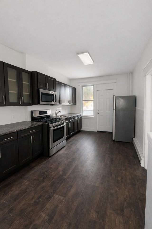 391 Delano Pl #1 - Photo 3 of 8