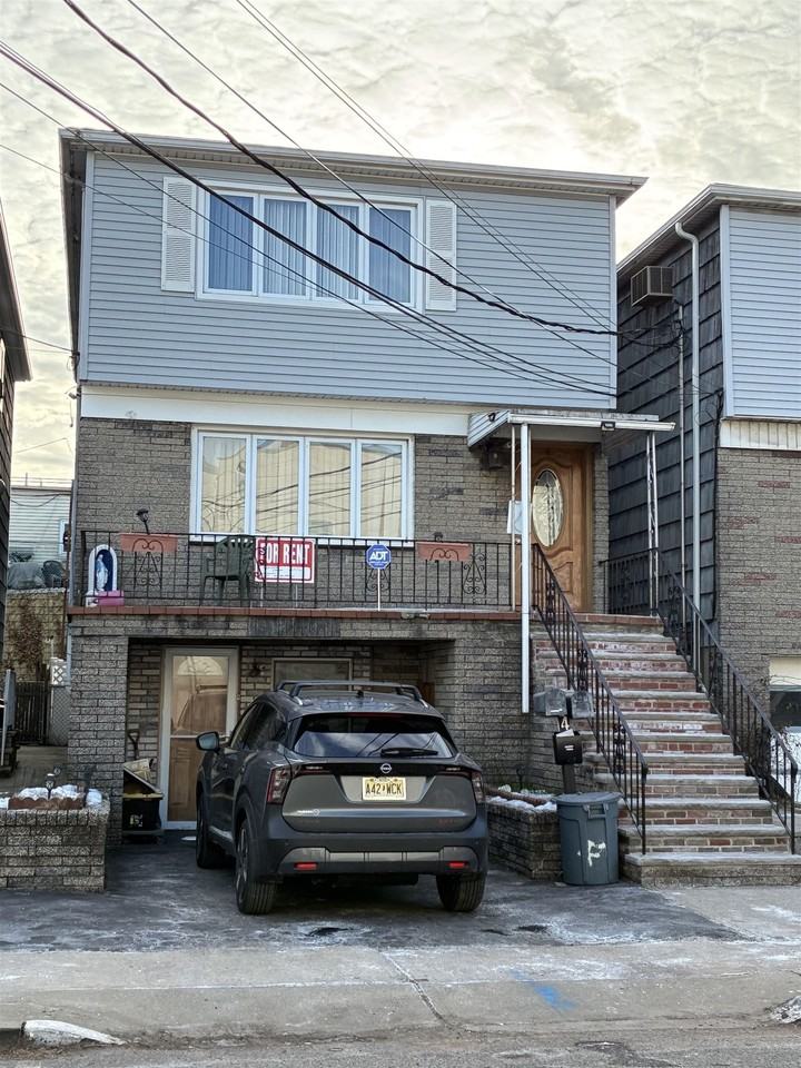 4 E 10th St - Photo 2 of 18