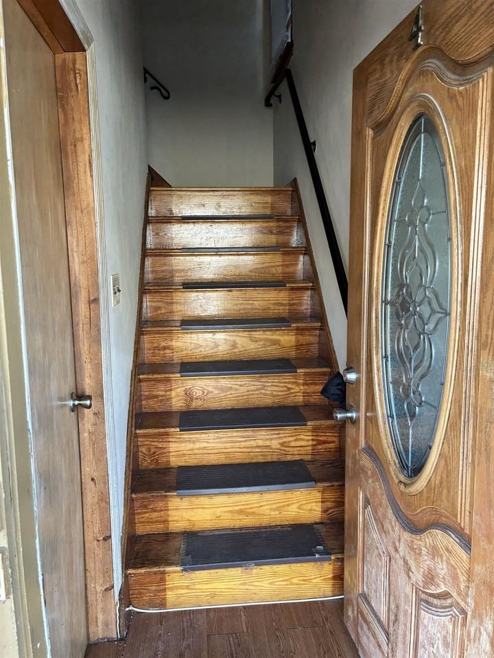 4 E 10th St - Photo 4 of 18