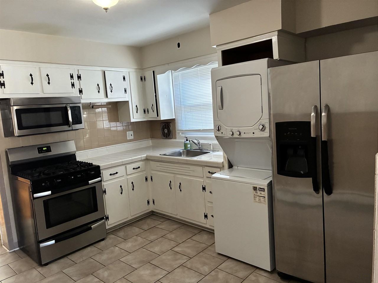 4 E 10th St - Photo 6 of 18