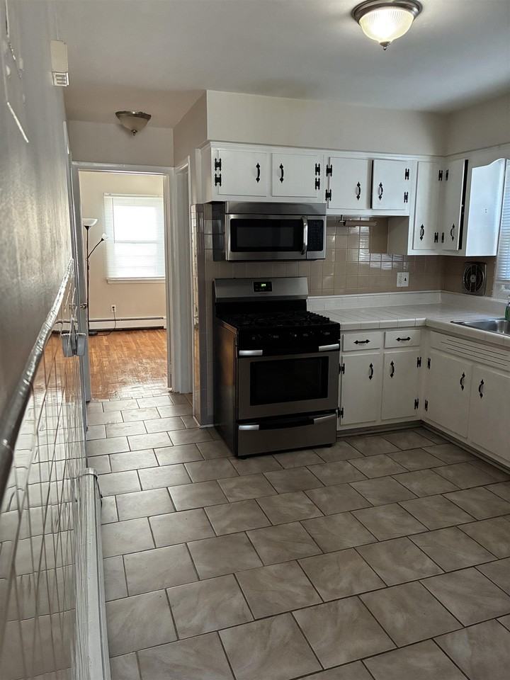 4 E 10th St - Photo 7 of 18