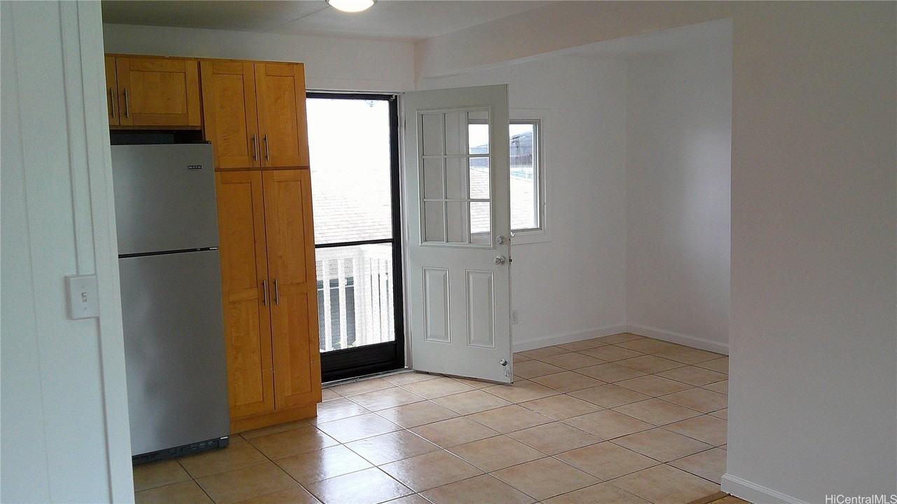 1017 Maluna St Unit 3 #3 - Photo 4 of 23