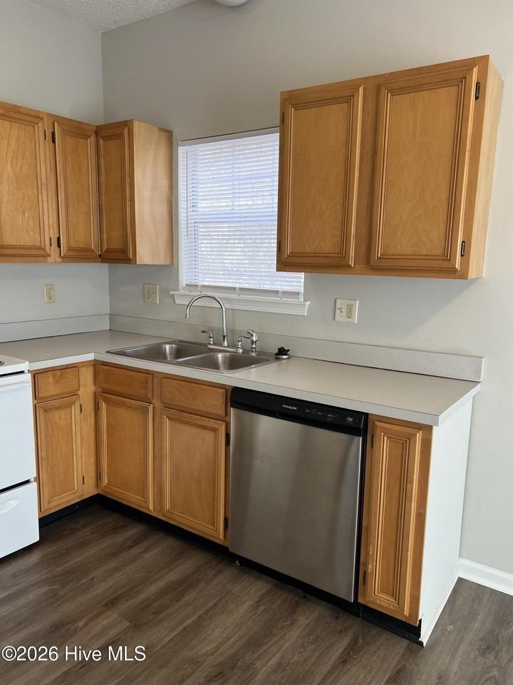 222 Cape Point Ln Unit B #B - Photo 5 of 23