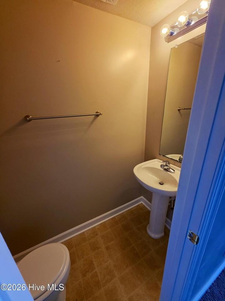 108 Streamwood Dr - Photo 5 of 13