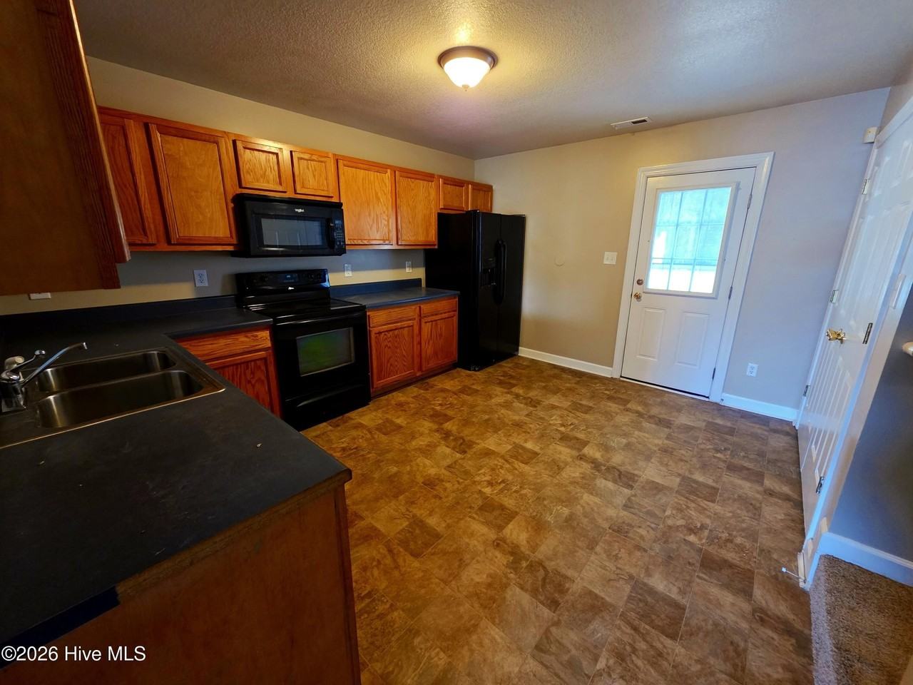 108 Streamwood Dr - Photo 6 of 13