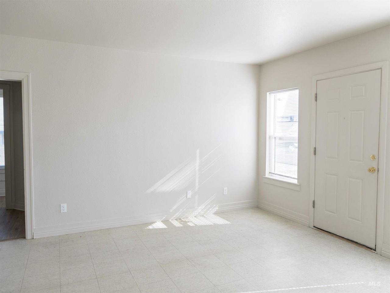 92 Nw 2nd Ave - Photo 3 of 24