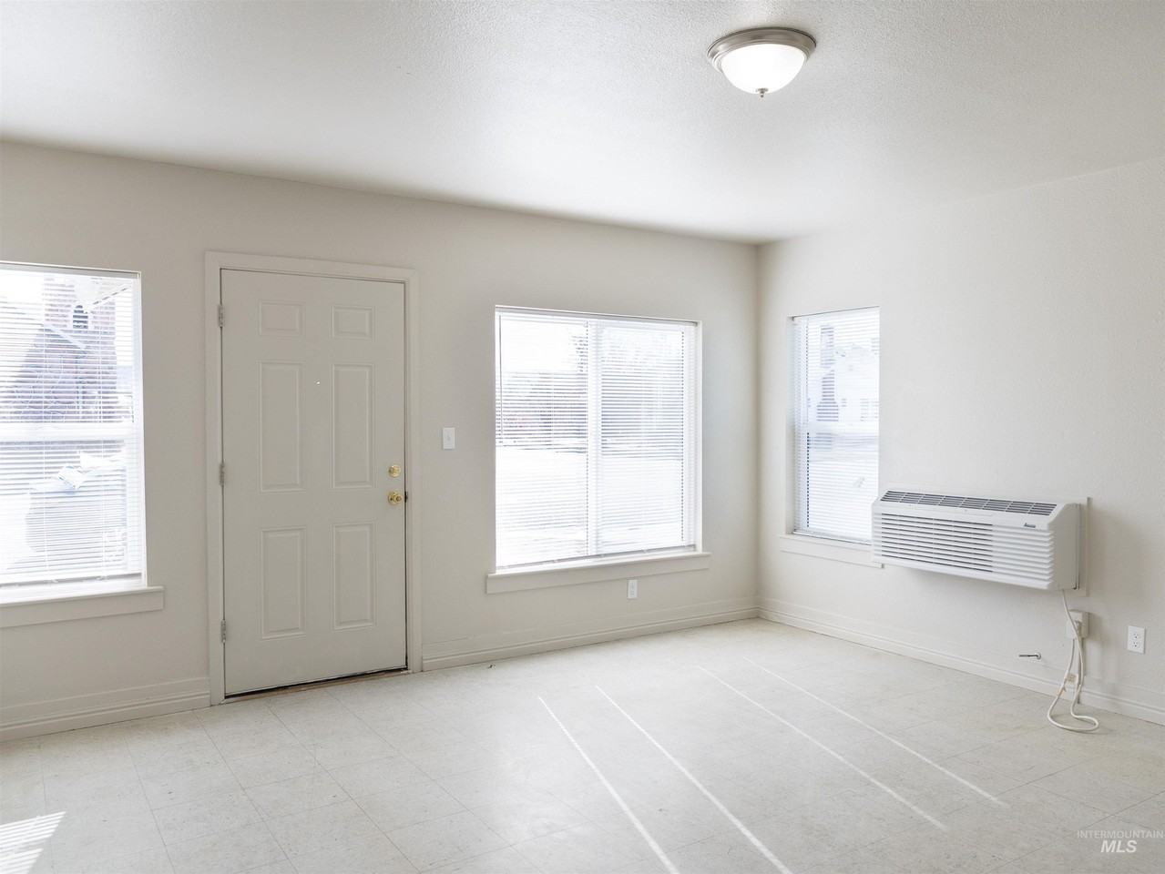 92 Nw 2nd Ave - Photo 4 of 24