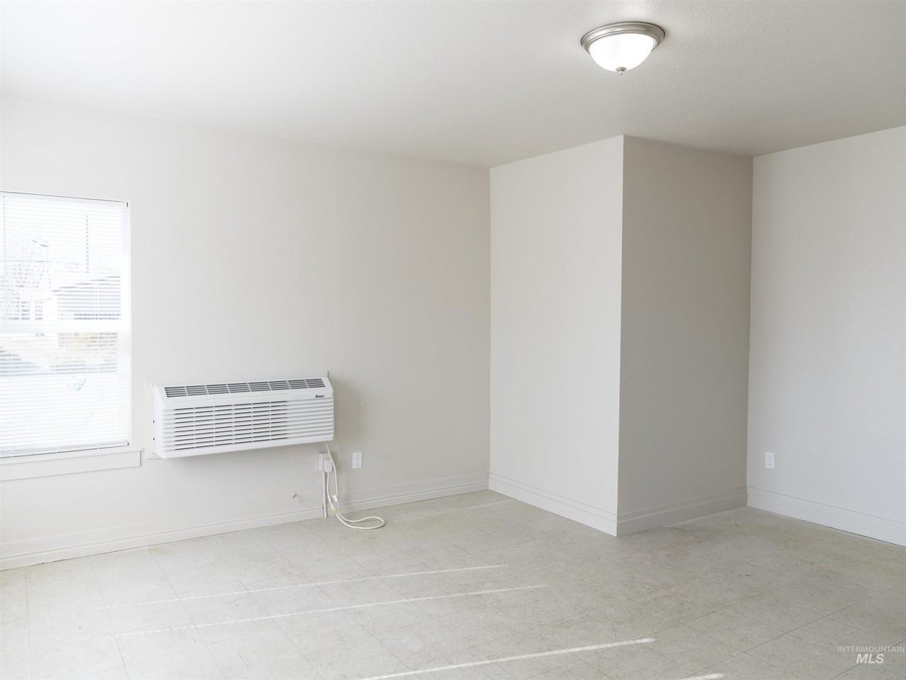 92 Nw 2nd Ave - Photo 5 of 24