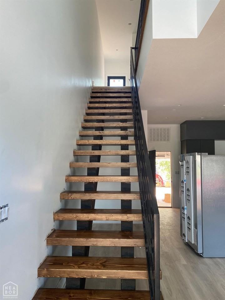 625 Gant St - Photo 3 of 13