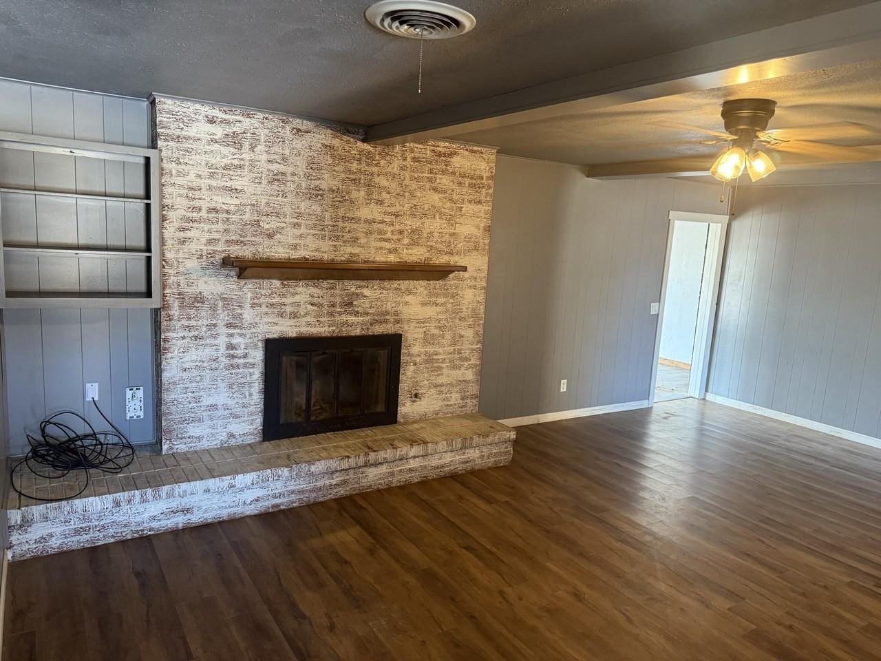 1415 Holliday St - Photo 2 of 12