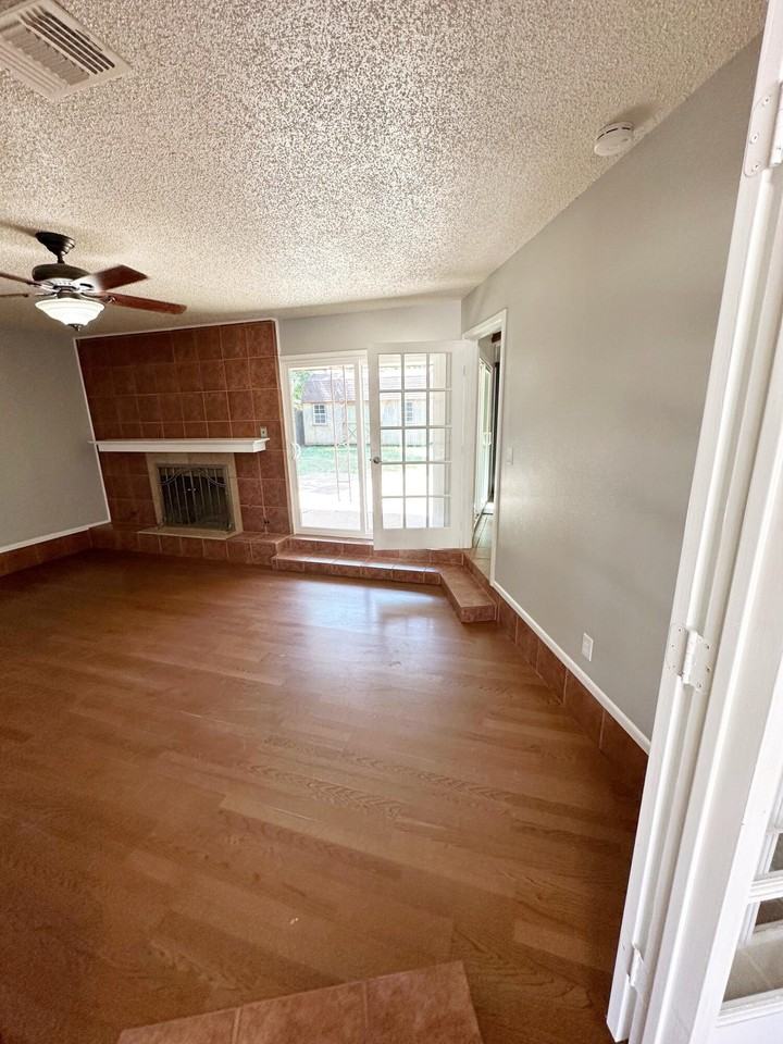 4403 56th St - Photo 5 of 37